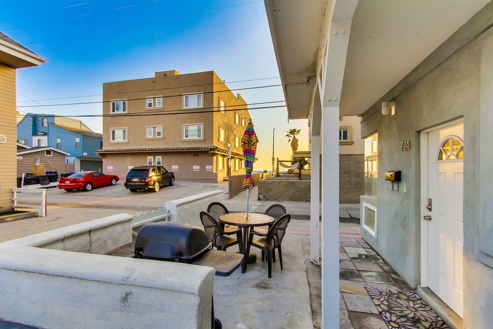 Virtual tour photo 8 of 59 for 714 York Court