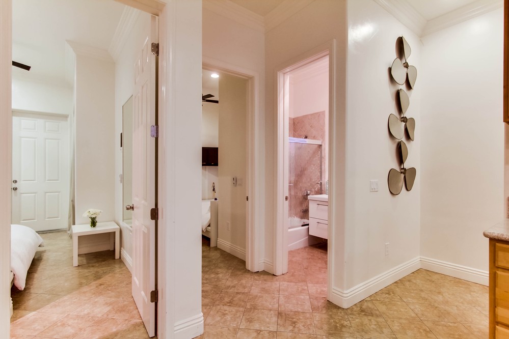 Virtual tour photo 30 of 59 for 714 York Court