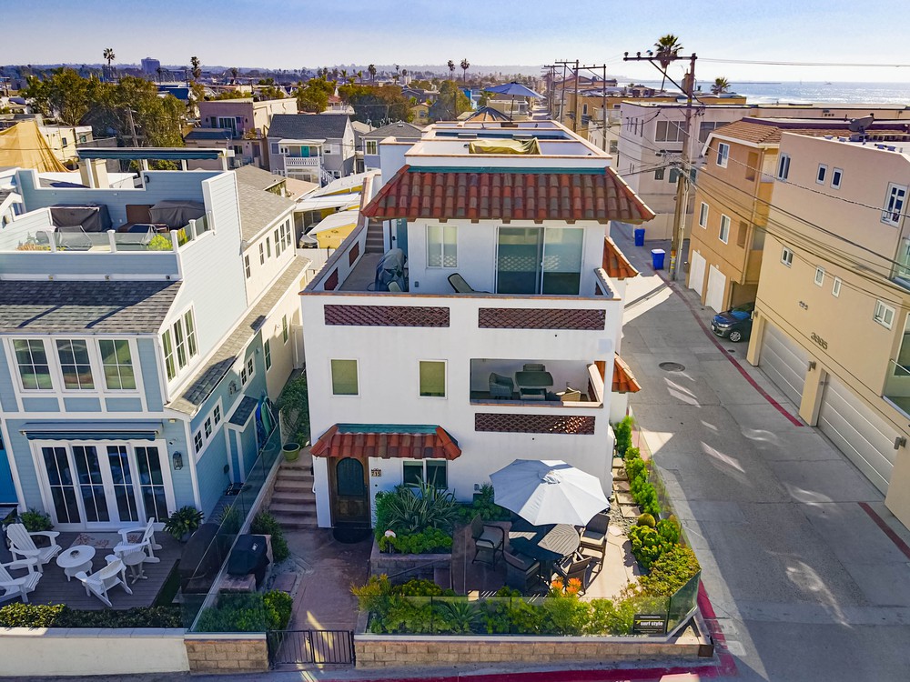 Virtual tour photo 1 of 27 for 715 Santa Clara Pl