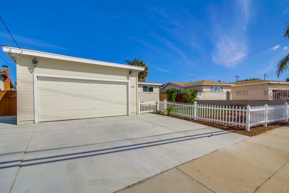 Virtual tour photo 3 of 53 for 7152 Beagle St