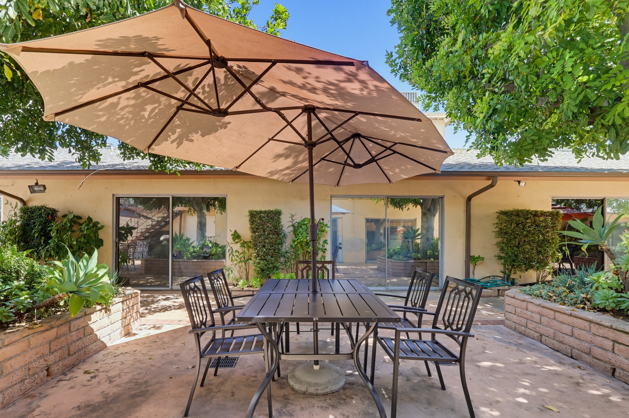 Virtual tour photo 3 of 43 for 716 S Fair Oaks Ave