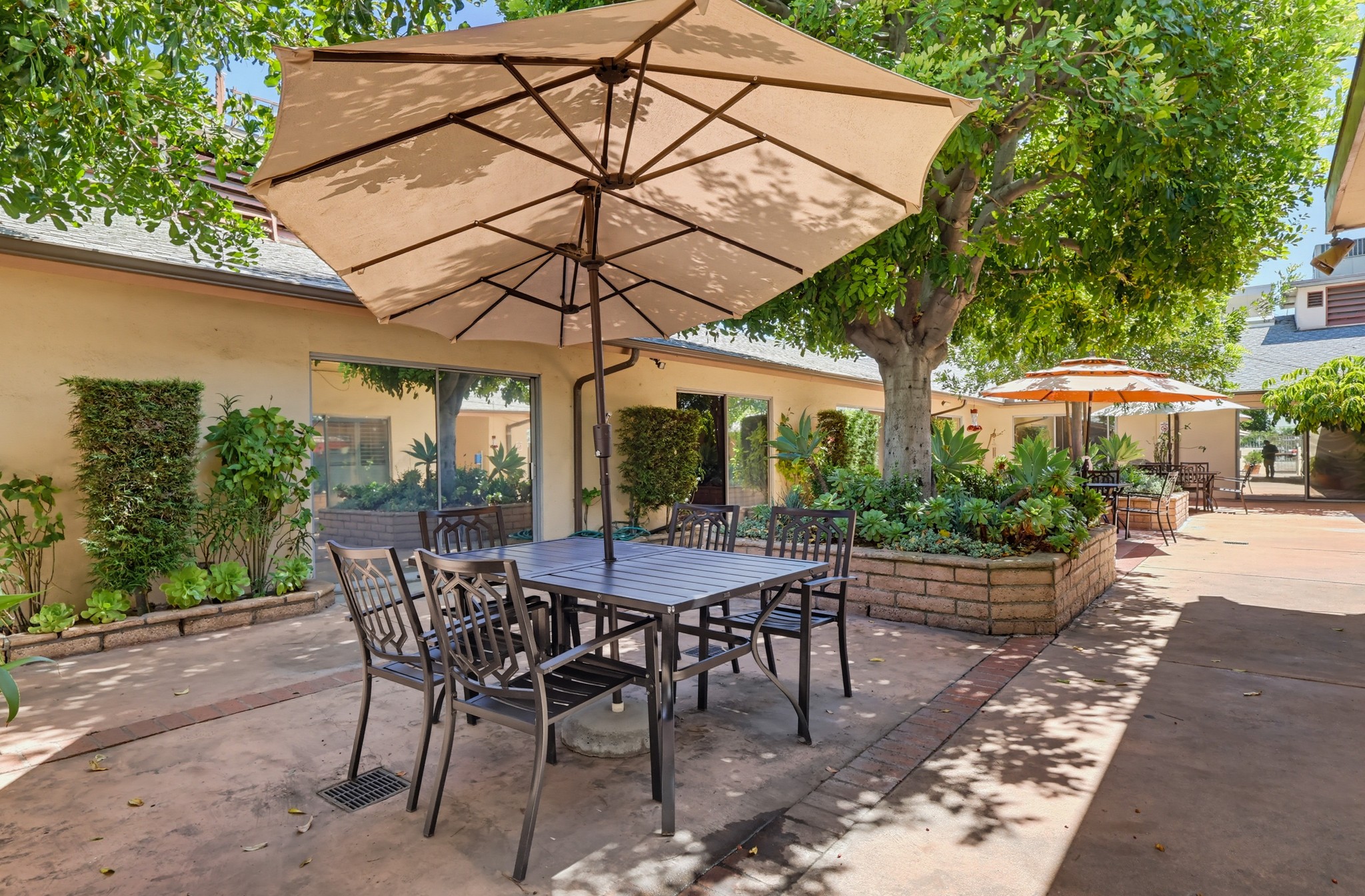 Virtual tour photo 4 of 43 for 716 S Fair Oaks Ave