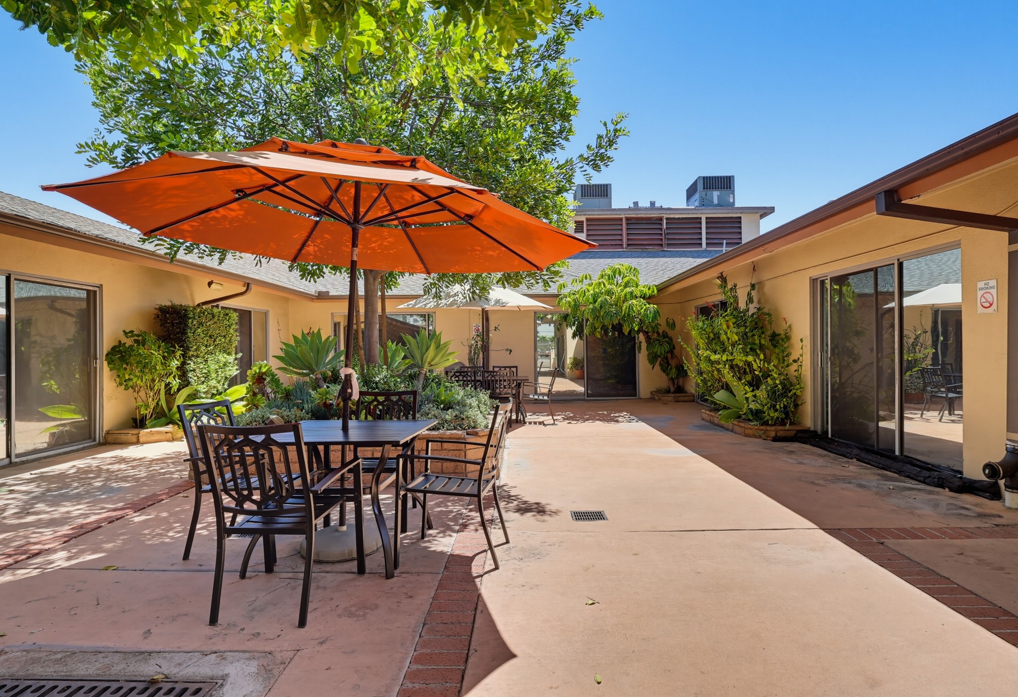 Virtual tour photo 5 of 43 for 716 S Fair Oaks Ave