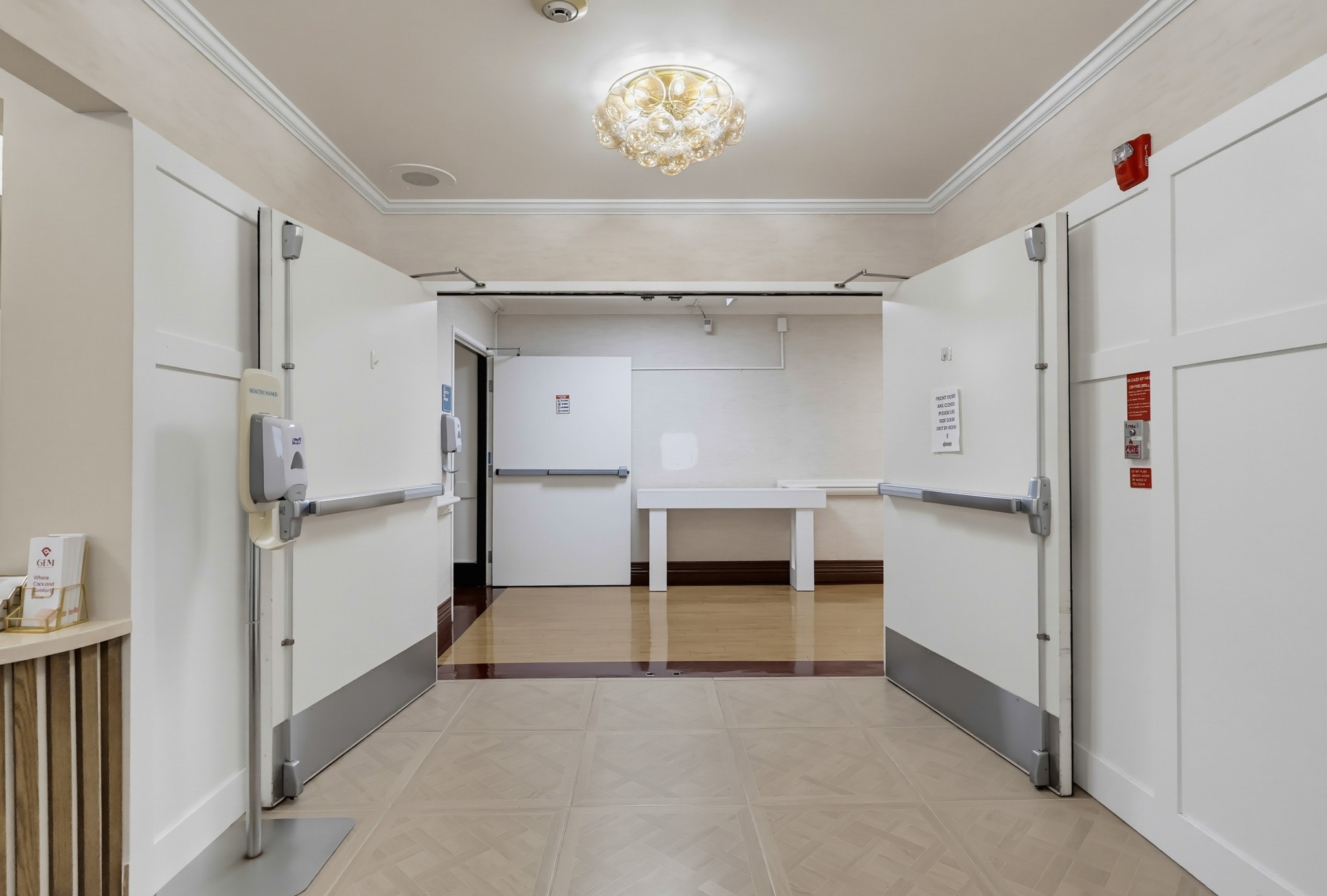 Virtual tour photo 10 of 43 for 716 S Fair Oaks Ave