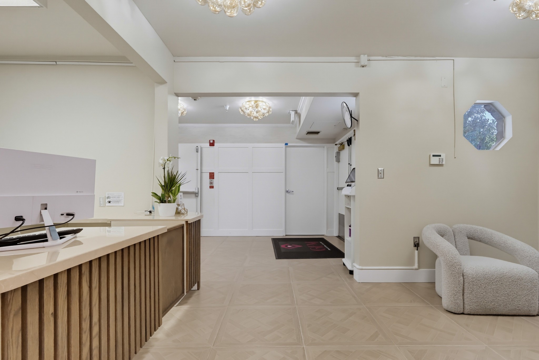 Virtual tour photo 16 of 43 for 716 S Fair Oaks Ave