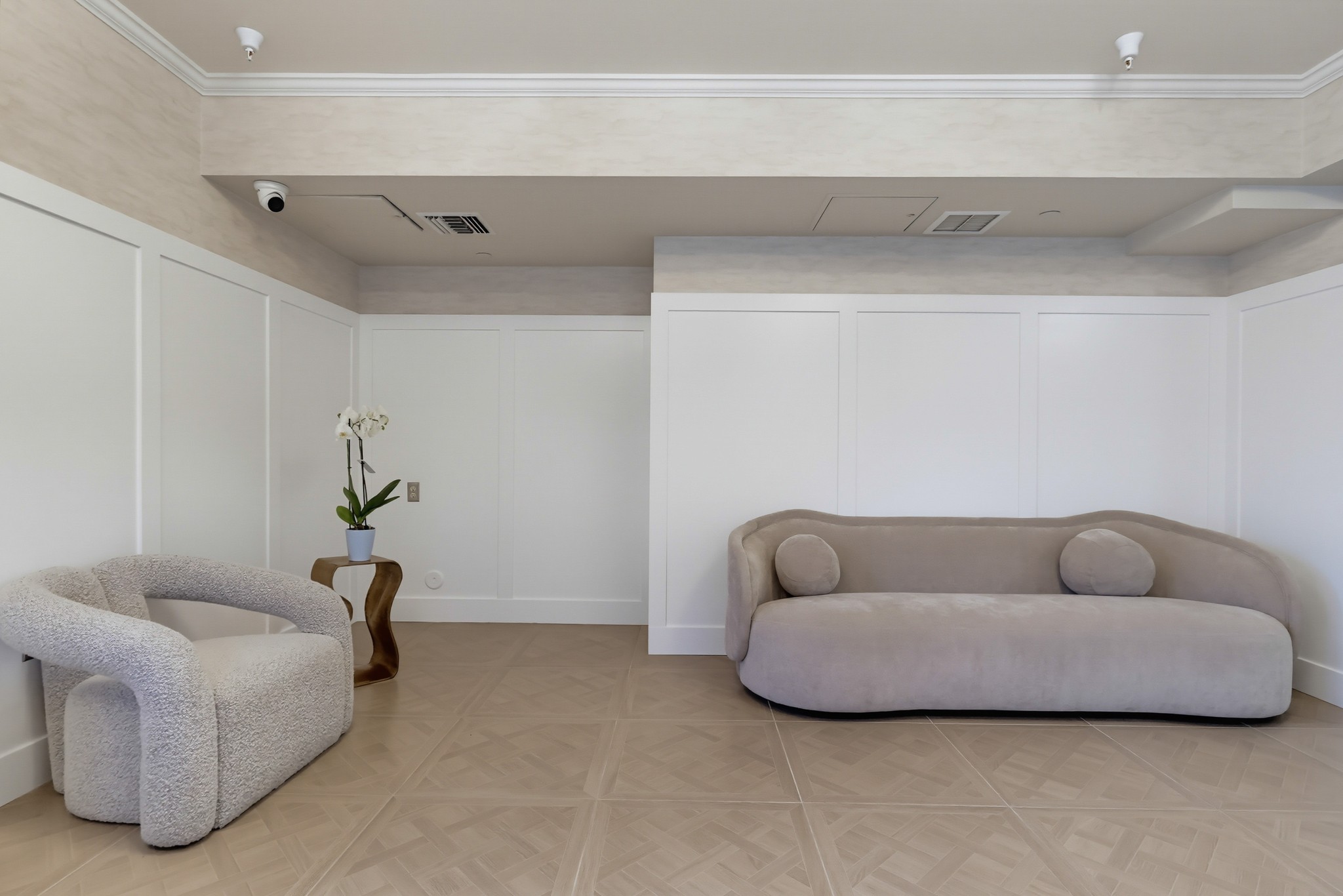 Virtual tour photo 19 of 43 for 716 S Fair Oaks Ave