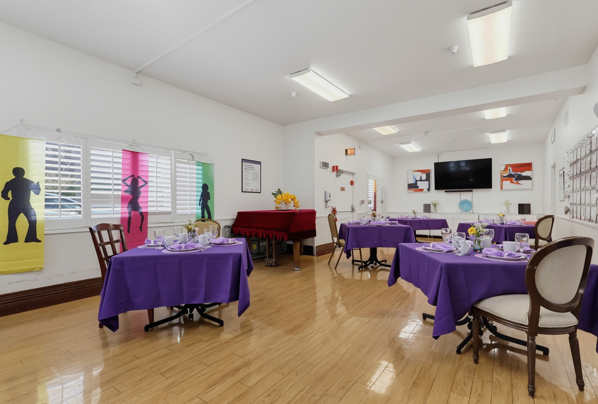 Virtual tour photo 25 of 43 for 716 S Fair Oaks Ave