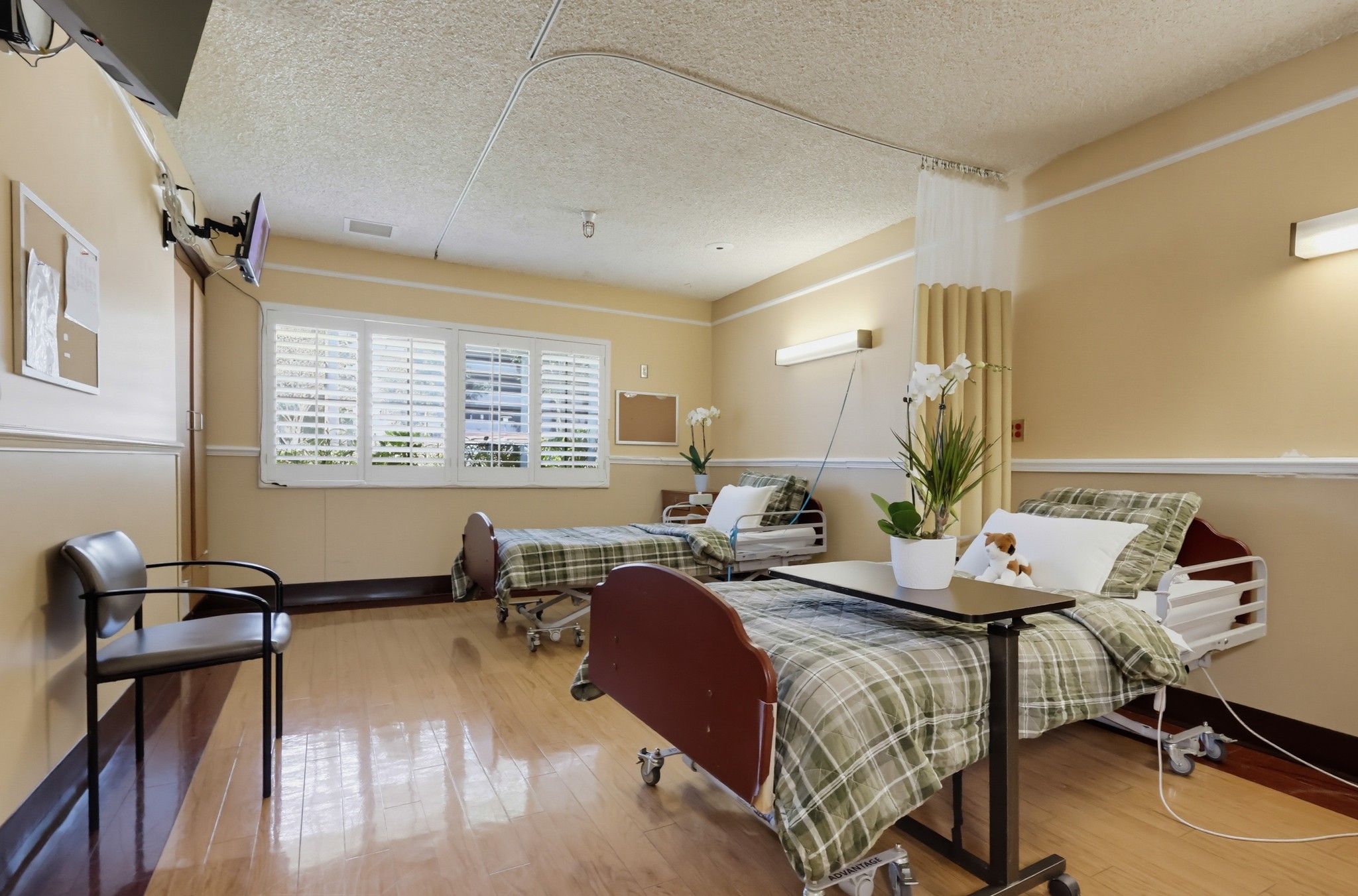 Virtual tour photo 28 of 43 for 716 S Fair Oaks Ave