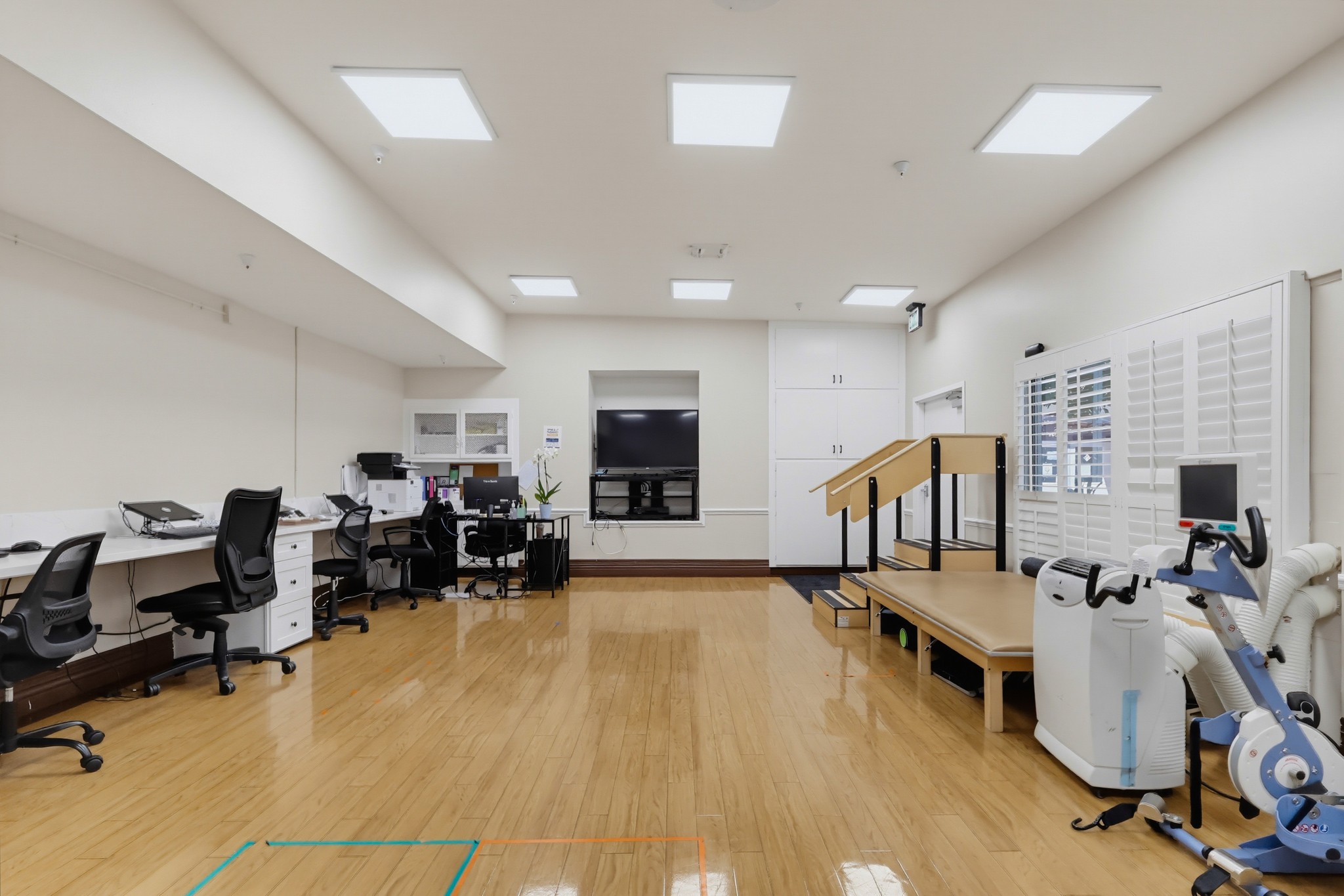 Virtual tour photo 31 of 43 for 716 S Fair Oaks Ave