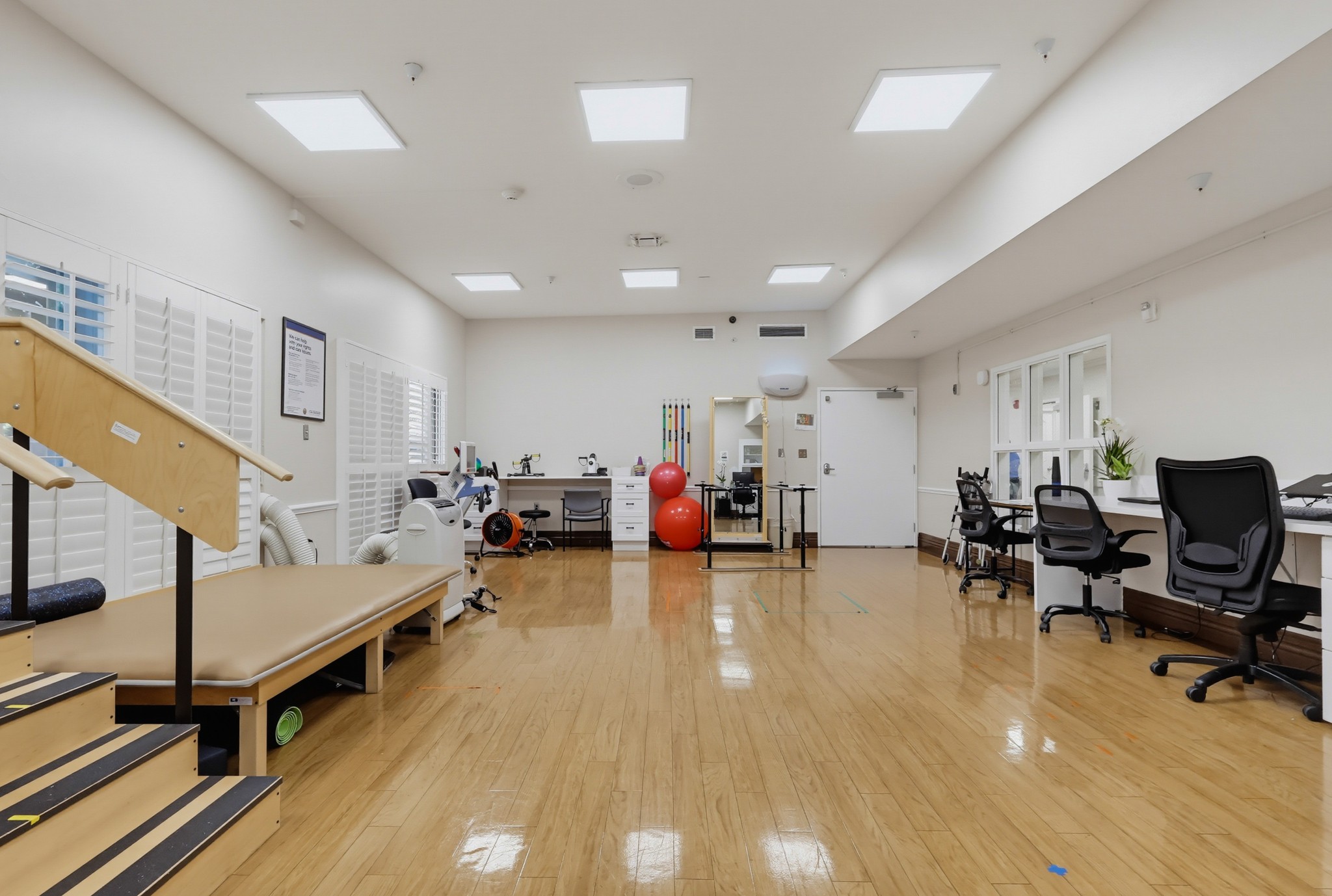 Virtual tour photo 32 of 43 for 716 S Fair Oaks Ave