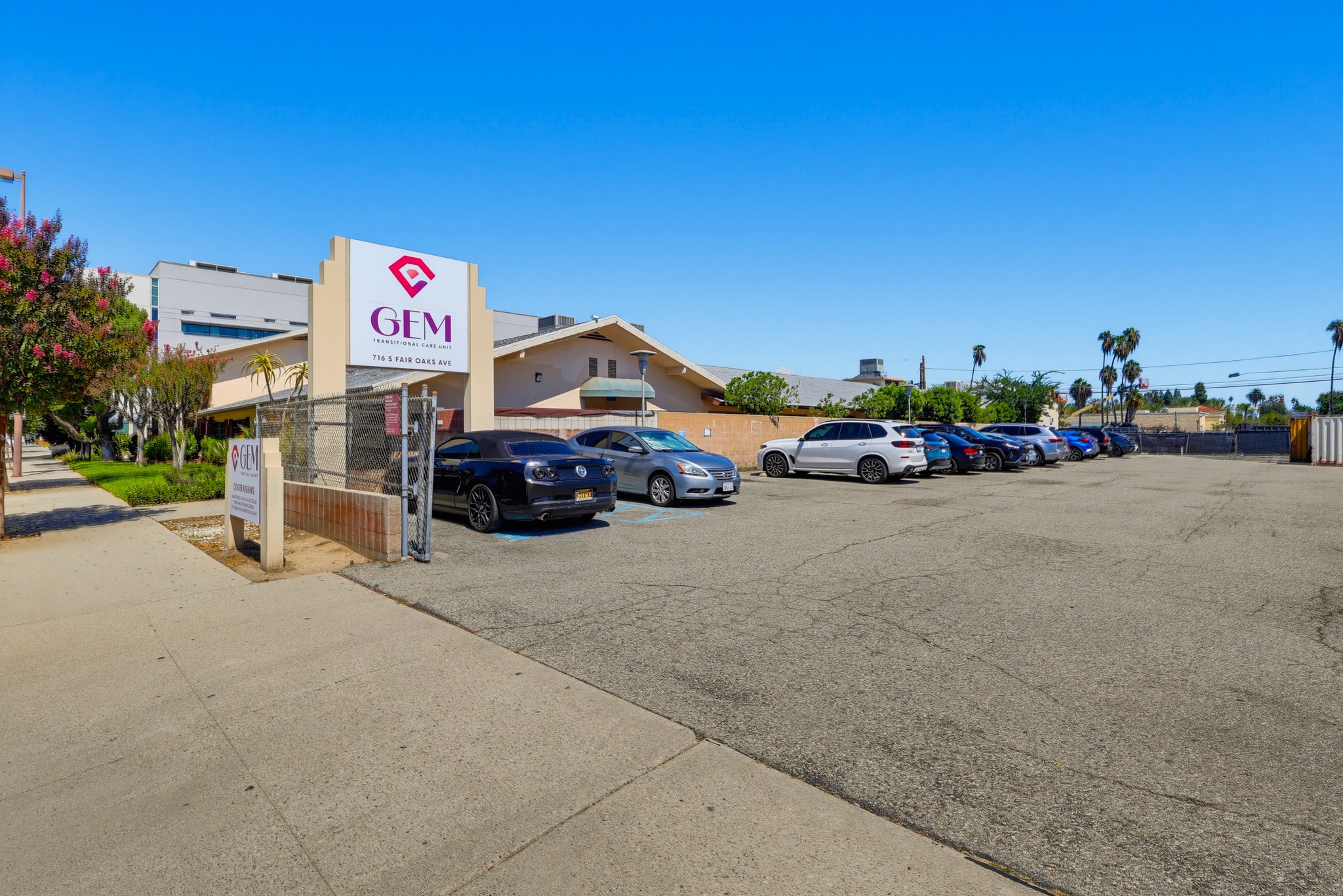 Virtual tour photo 36 of 43 for 716 S Fair Oaks Ave