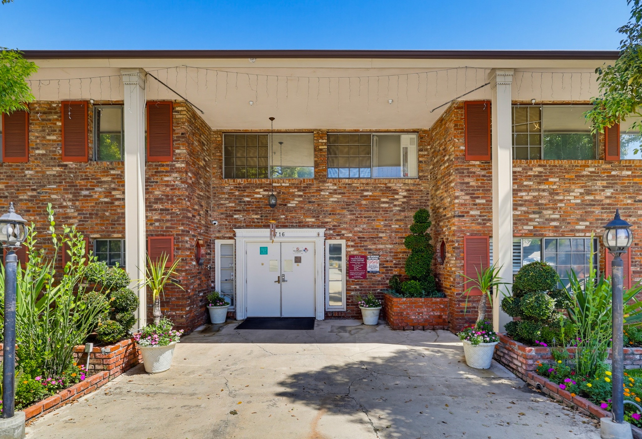 Virtual tour photo 40 of 43 for 716 S Fair Oaks Ave