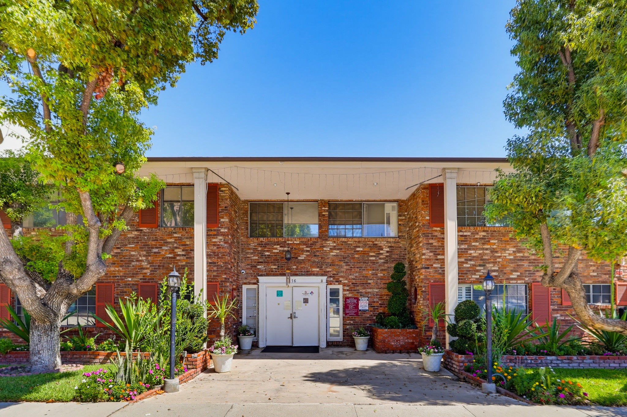 Virtual tour photo 41 of 43 for 716 S Fair Oaks Ave