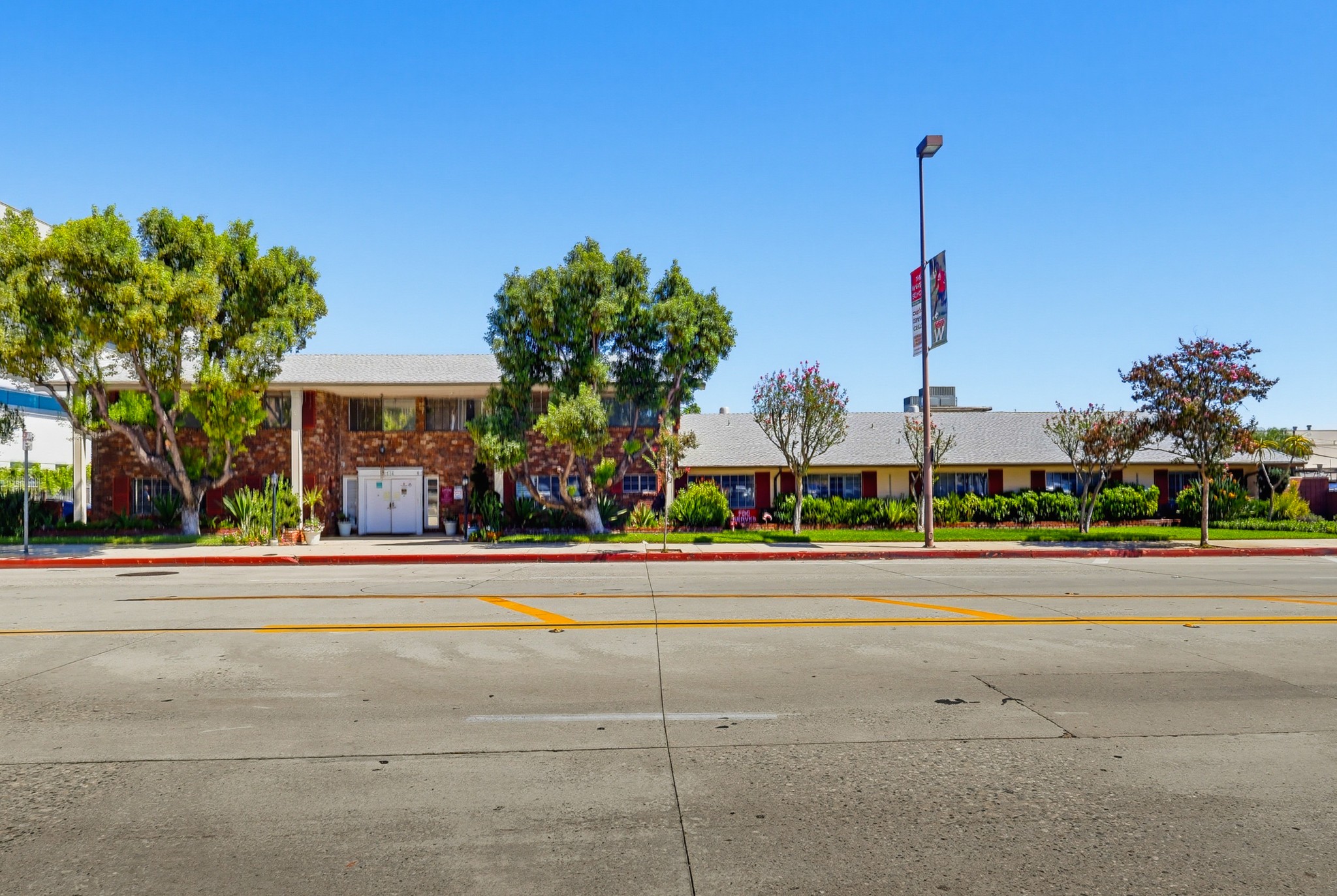 Virtual tour photo 42 of 43 for 716 S Fair Oaks Ave