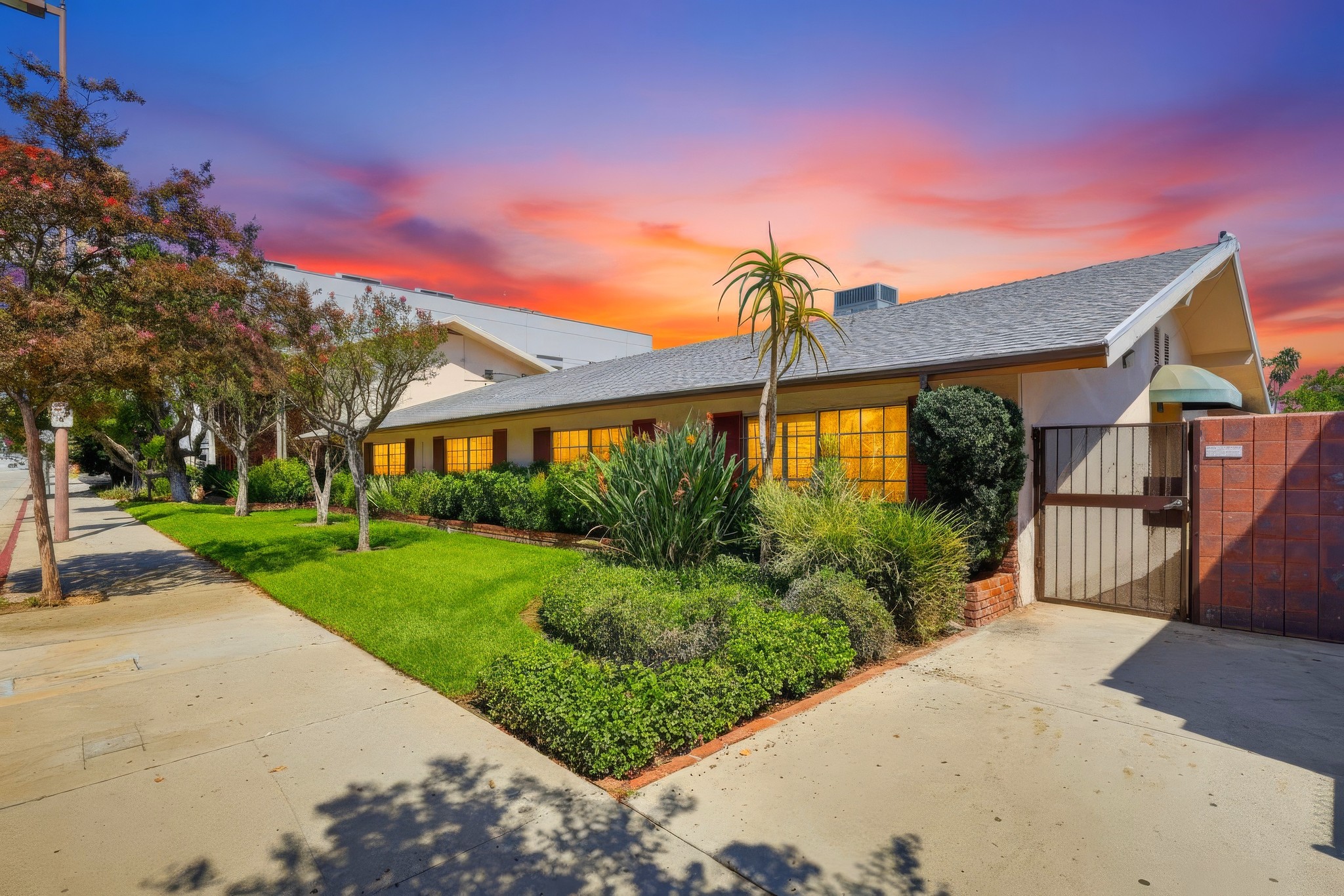 Virtual tour photo 43 of 43 for 716 S Fair Oaks Ave