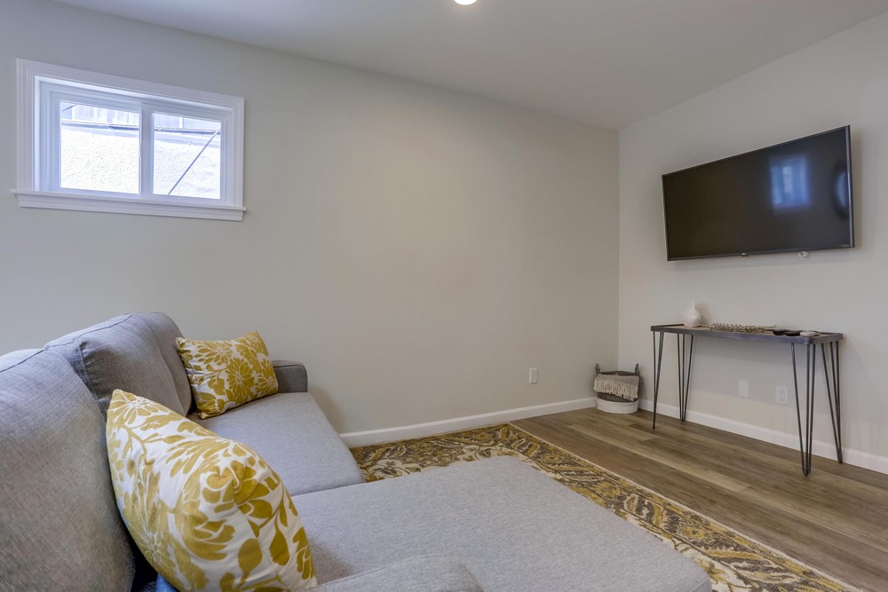 Virtual tour photo 9 of 41 for 716 Ventura Pl