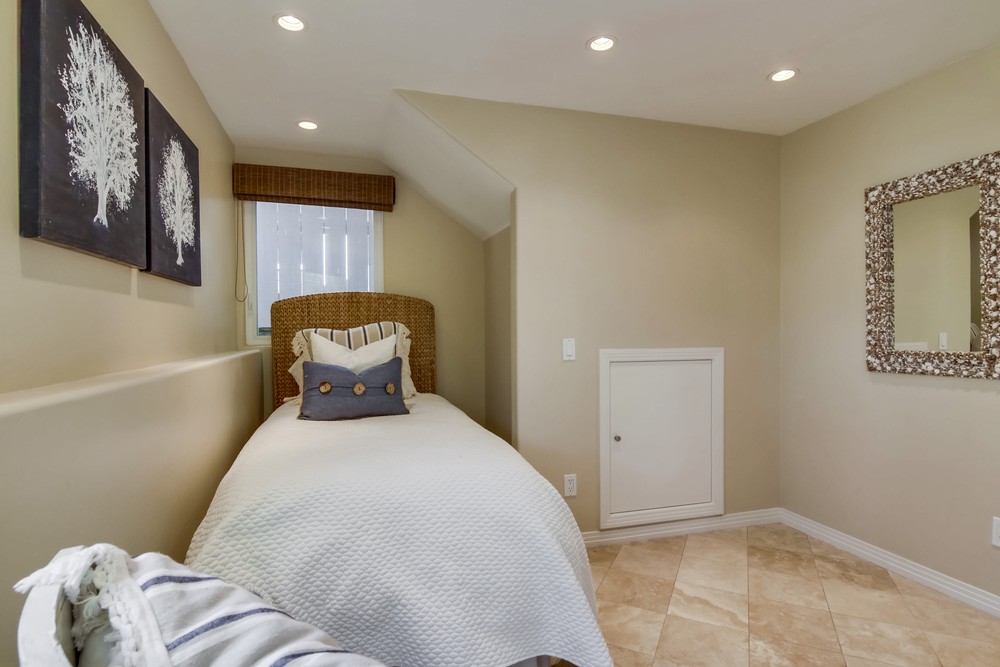 Virtual tour photo 30 of 53 for 717 Asbury Ct A