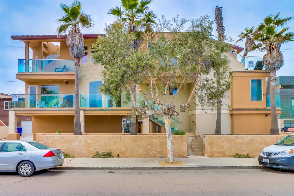 Virtual tour photo 1 of 48 for 719 Manhattan Ct