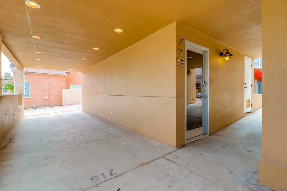 Virtual tour photo 6 of 48 for 719 Manhattan Ct