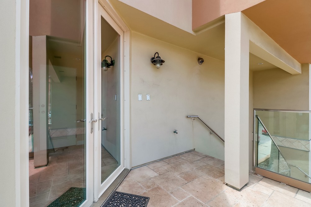 Virtual tour photo 10 of 48 for 719 Manhattan Ct