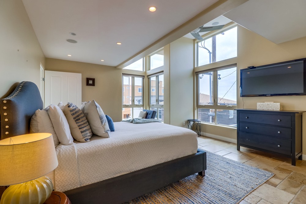 Virtual tour photo 26 of 48 for 719 Manhattan Ct
