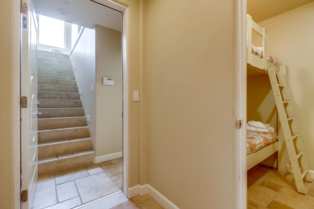 Virtual tour photo 35 of 48 for 719 Manhattan Ct
