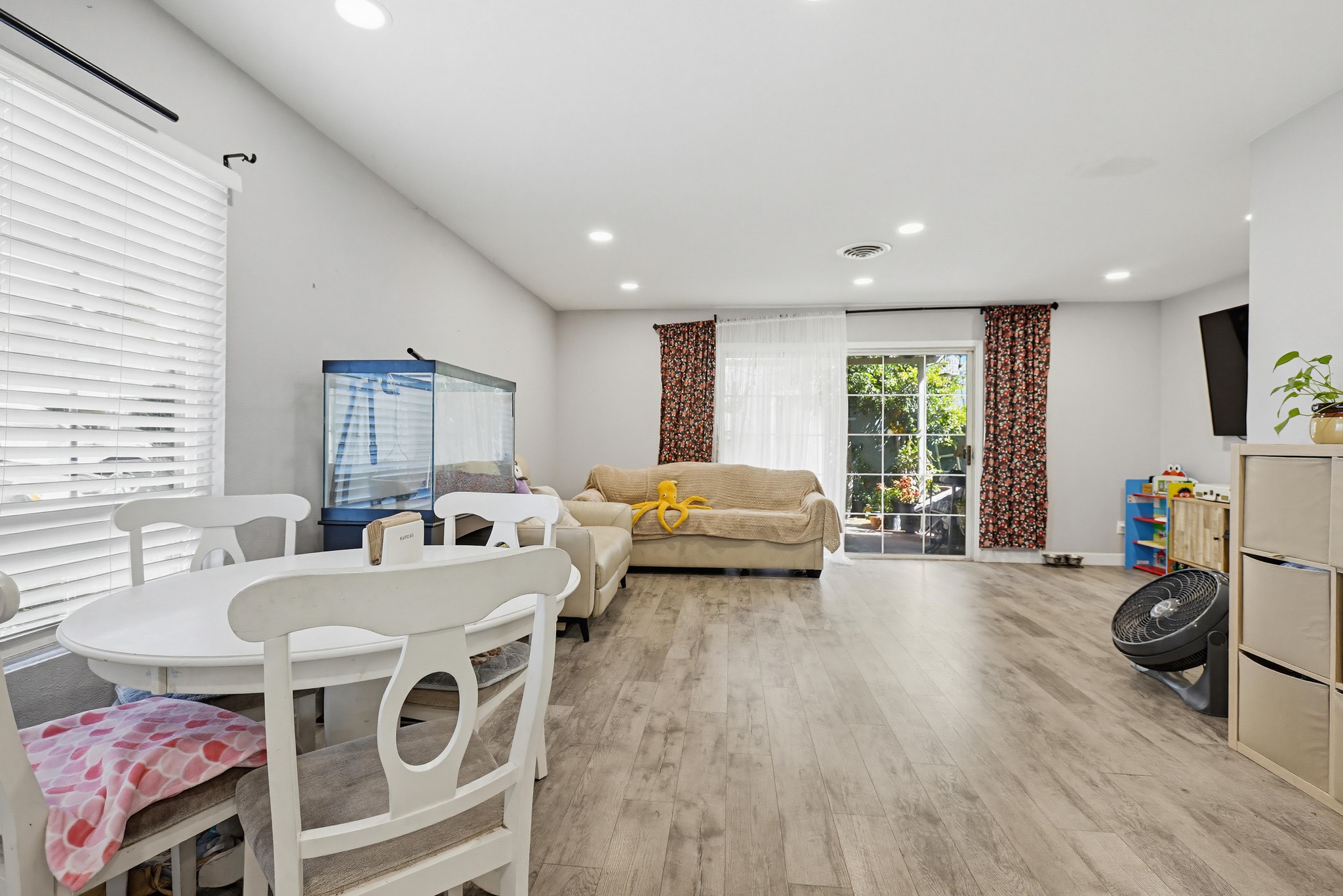 Virtual tour photo 14 of 42 for 7194 Santa Isabel Dr