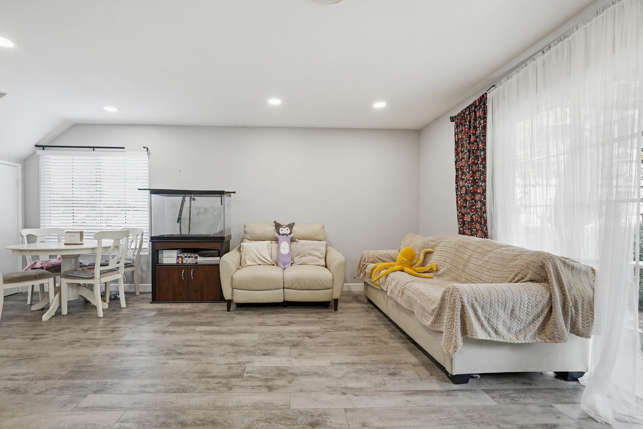 Virtual tour photo 17 of 42 for 7194 Santa Isabel Dr