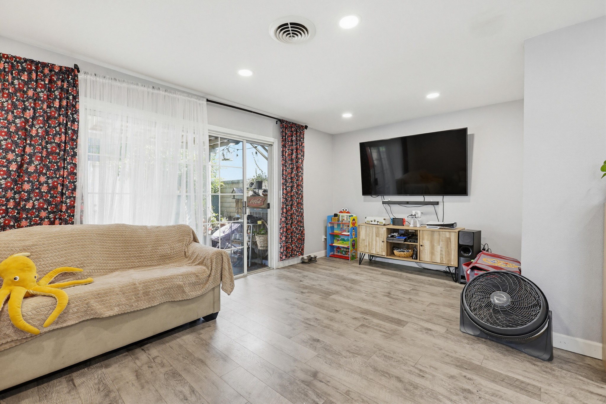 Virtual tour photo 20 of 42 for 7194 Santa Isabel Dr