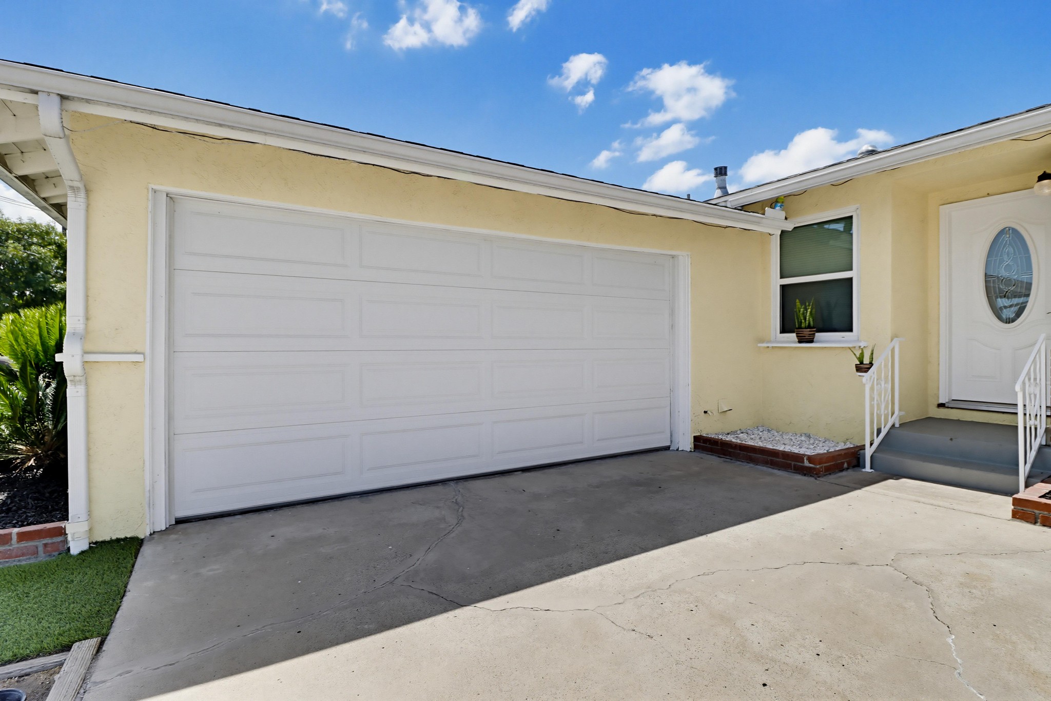 Virtual tour photo 6 of 48 for 720 Safford Ave