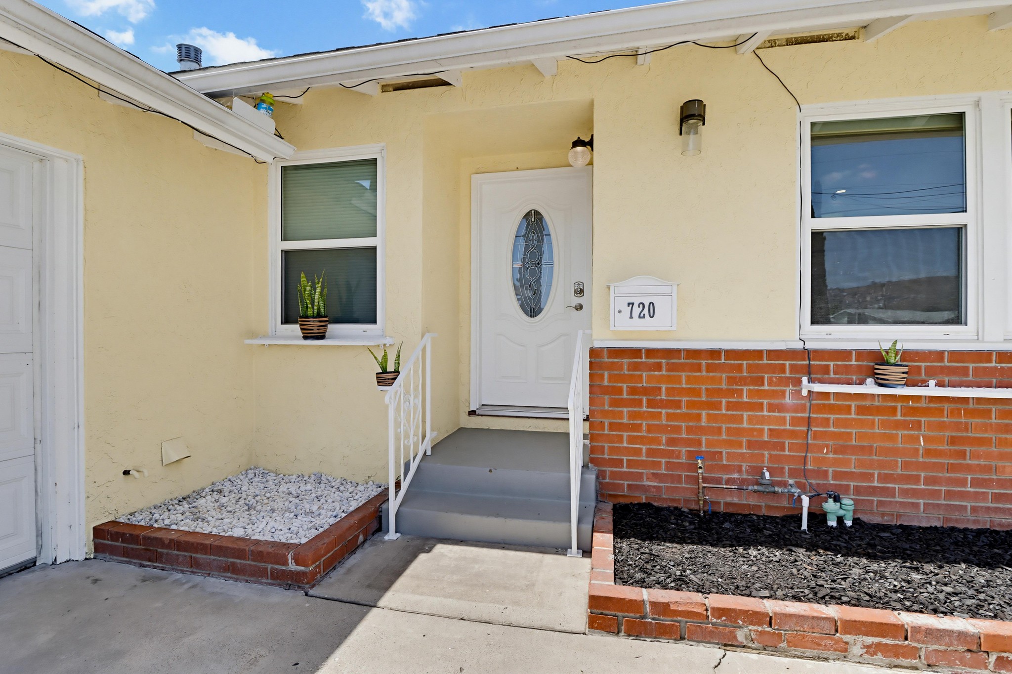 Virtual tour photo 7 of 48 for 720 Safford Ave