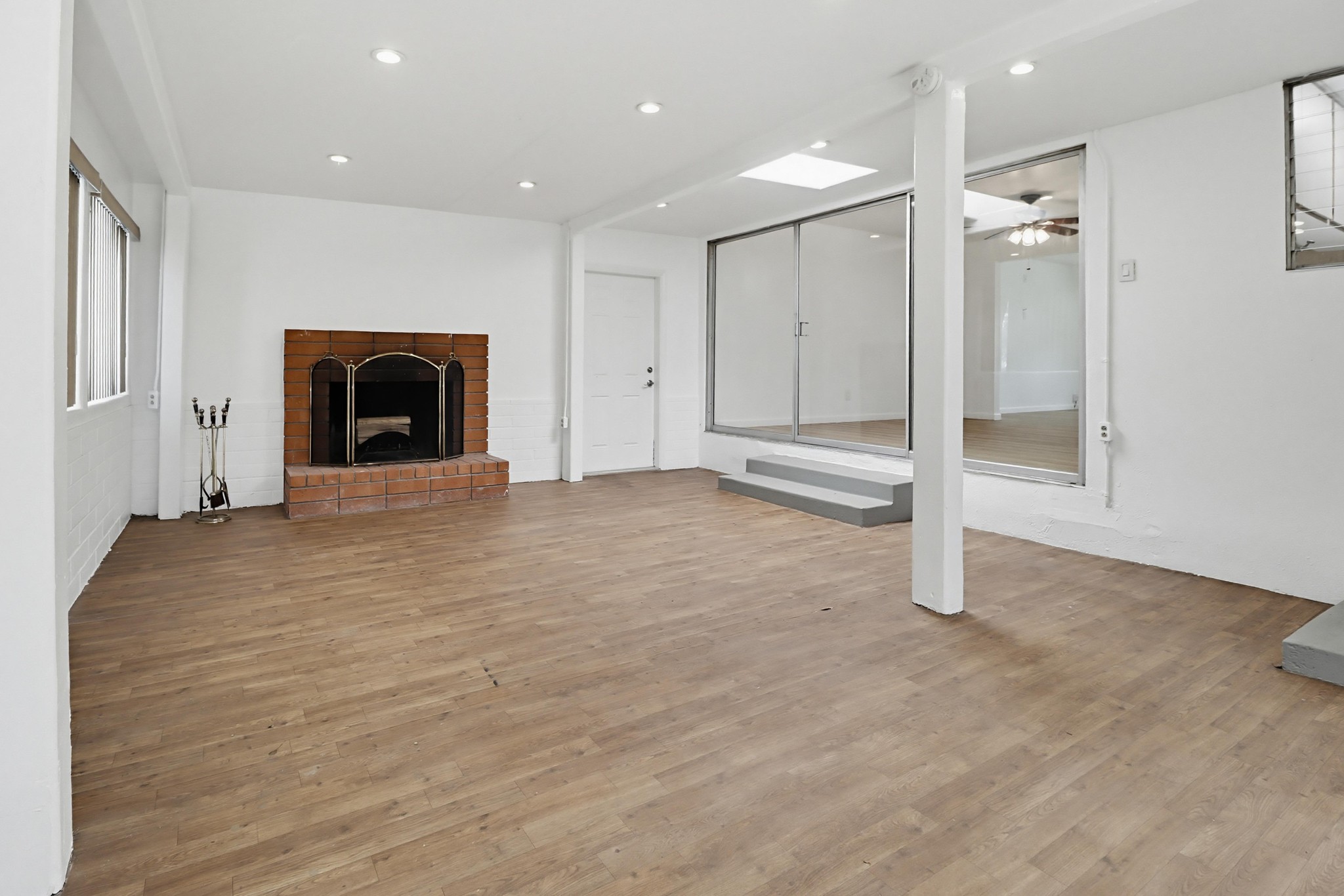 Virtual tour photo 9 of 48 for 720 Safford Ave