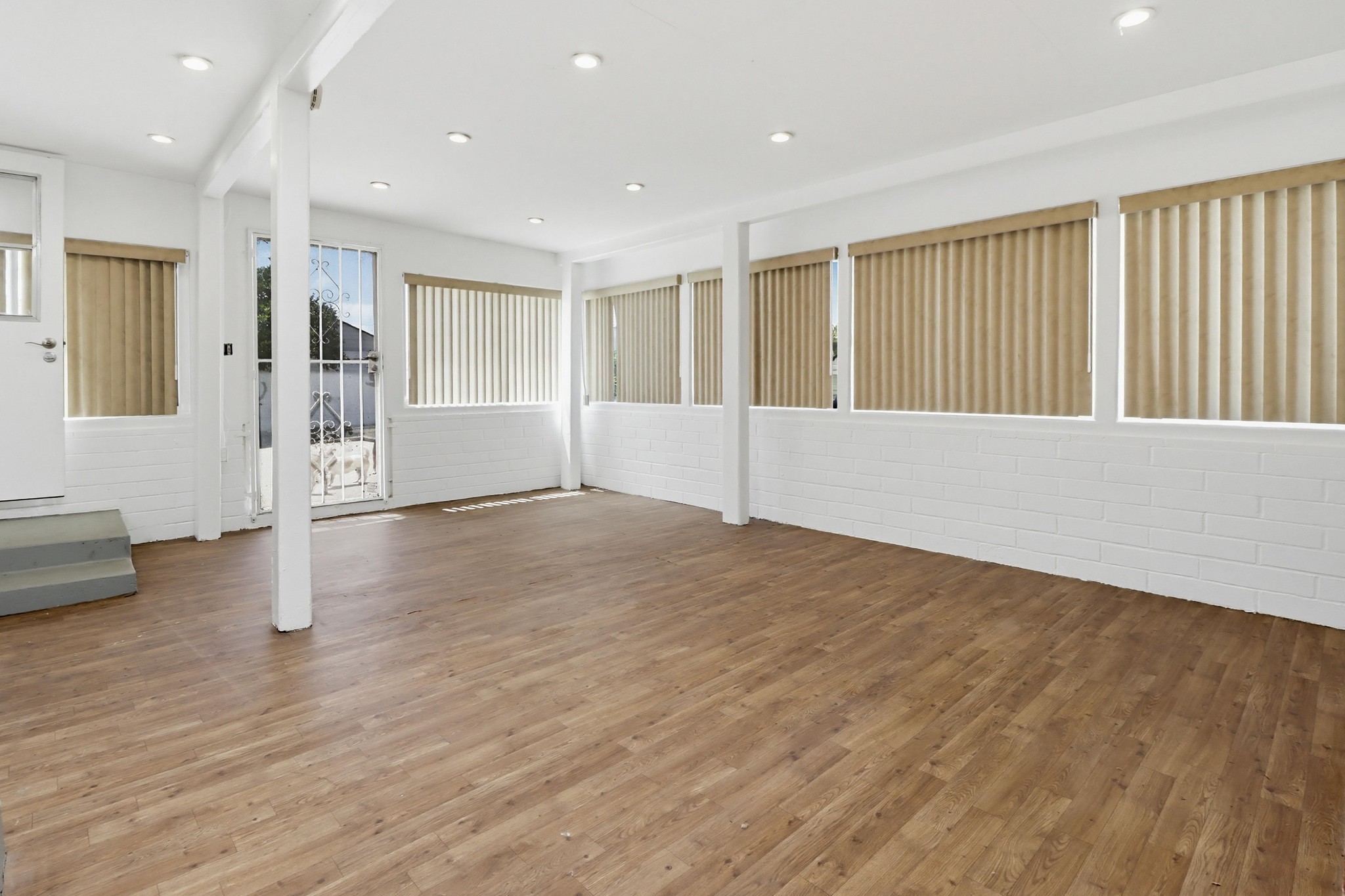 Virtual tour photo 11 of 48 for 720 Safford Ave