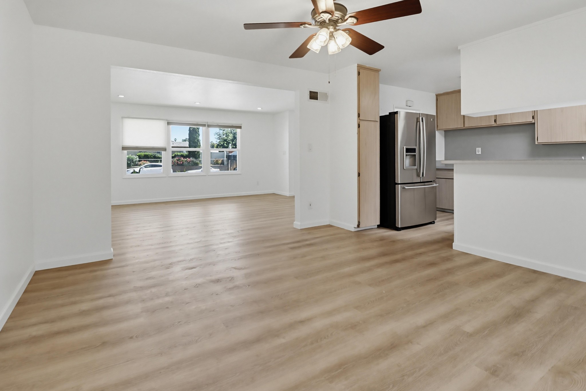 Virtual tour photo 12 of 48 for 720 Safford Ave