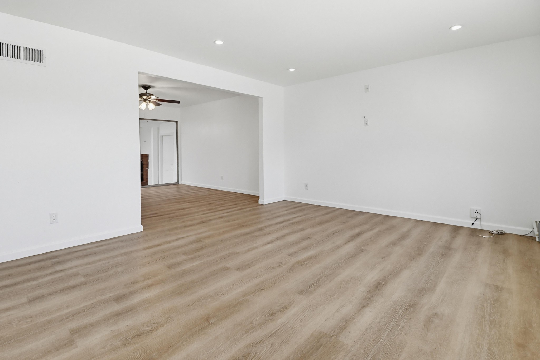 Virtual tour photo 14 of 48 for 720 Safford Ave