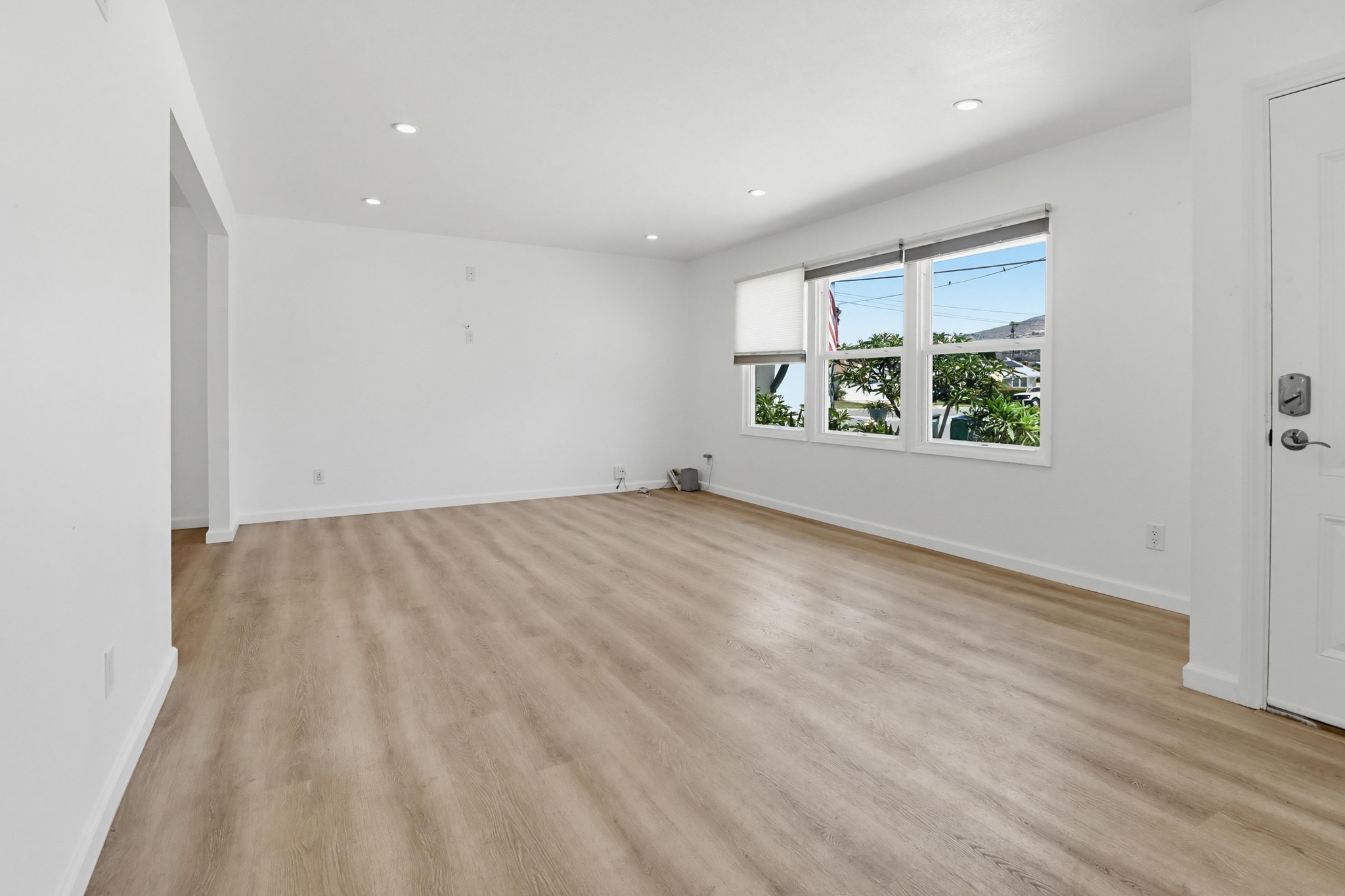 Virtual tour photo 15 of 48 for 720 Safford Ave