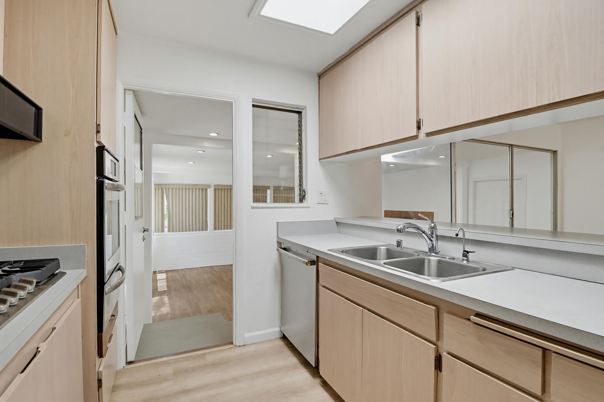 Virtual tour photo 21 of 48 for 720 Safford Ave
