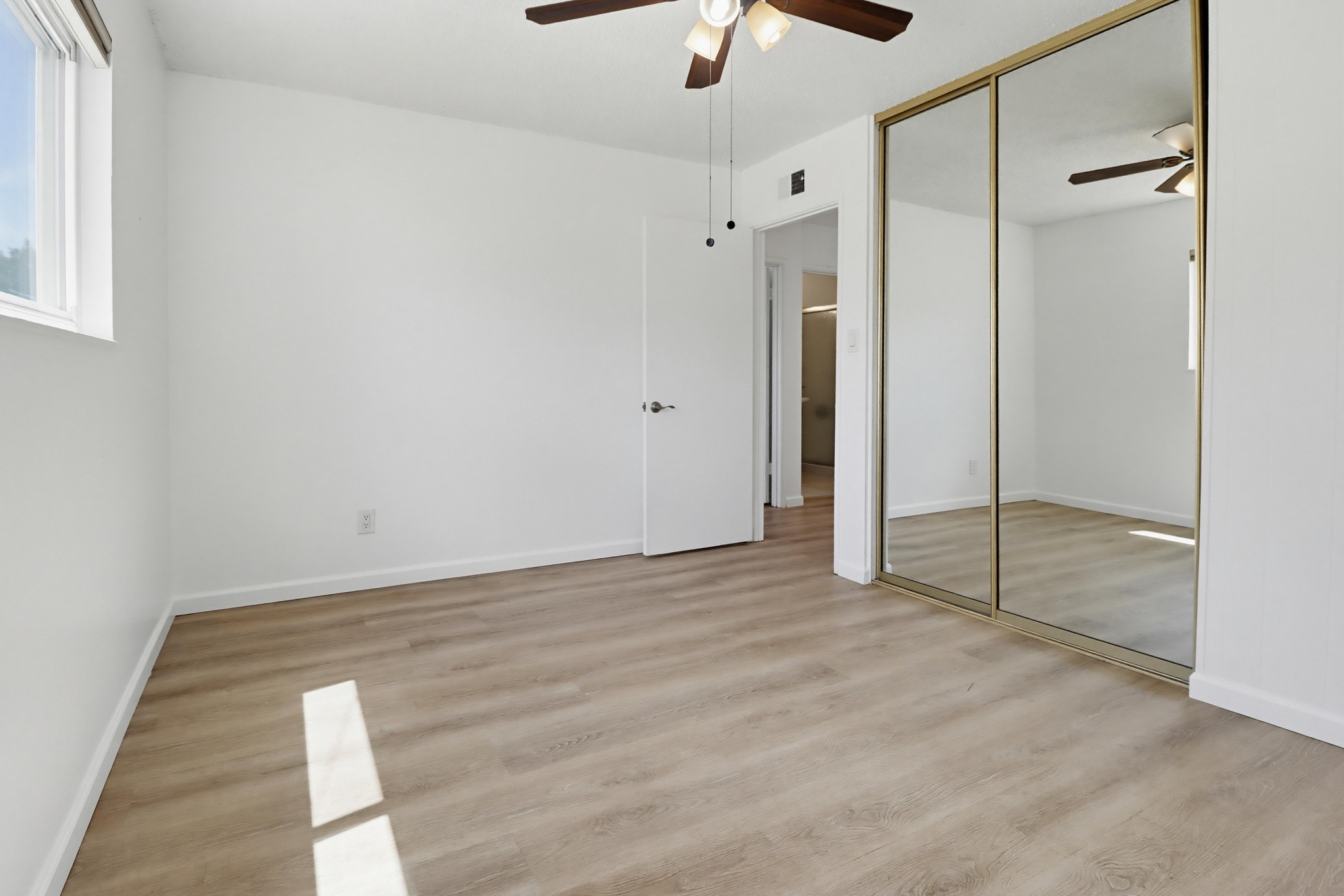 Virtual tour photo 25 of 48 for 720 Safford Ave