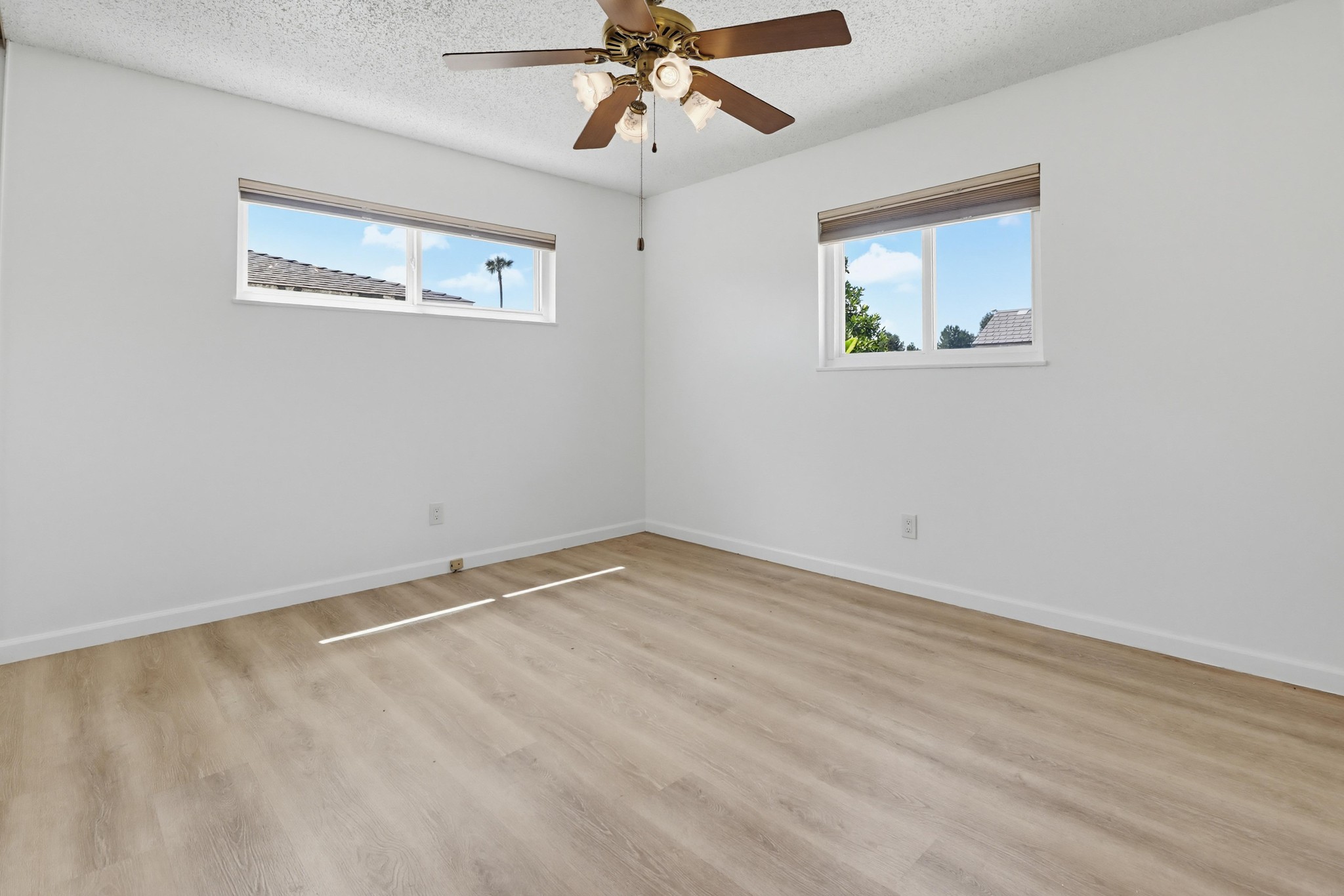 Virtual tour photo 34 of 48 for 720 Safford Ave