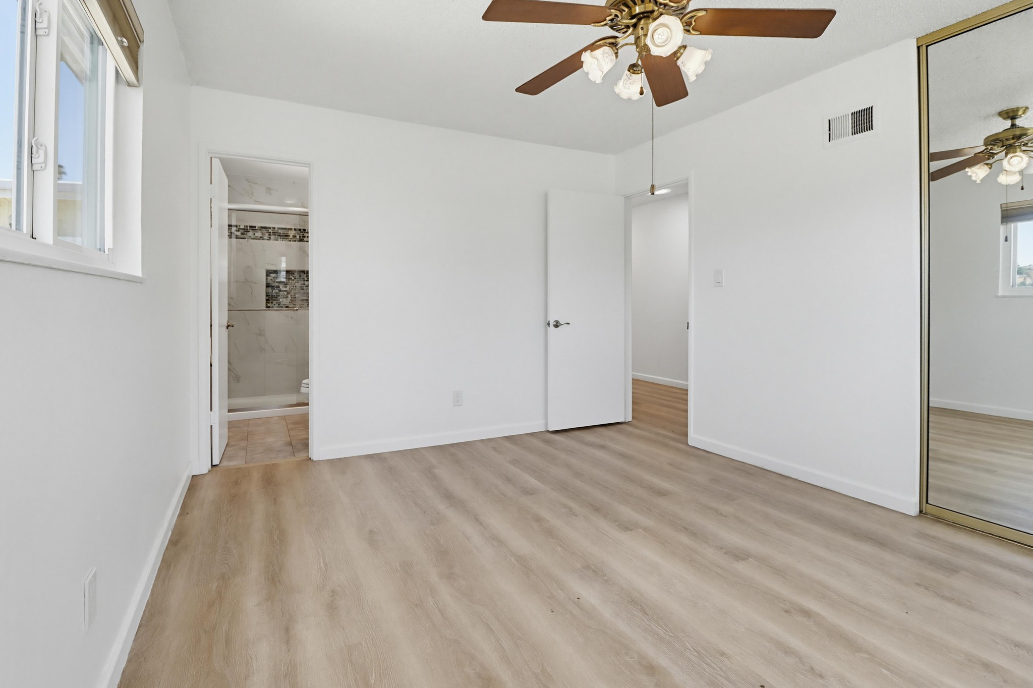 Virtual tour photo 36 of 48 for 720 Safford Ave