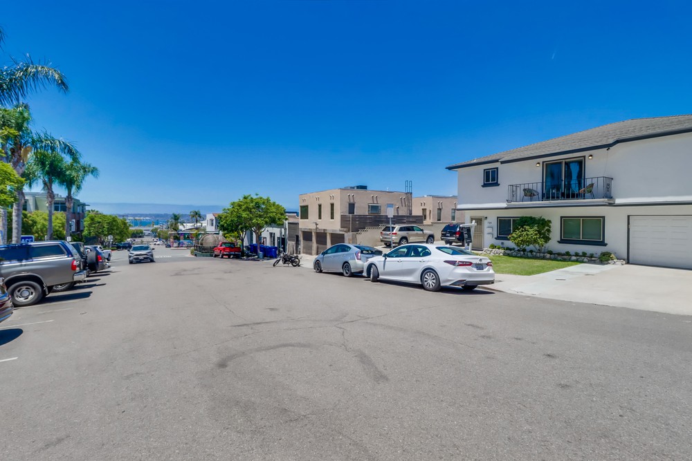 Virtual tour photo 1 of 32 for 720 W Juniper St