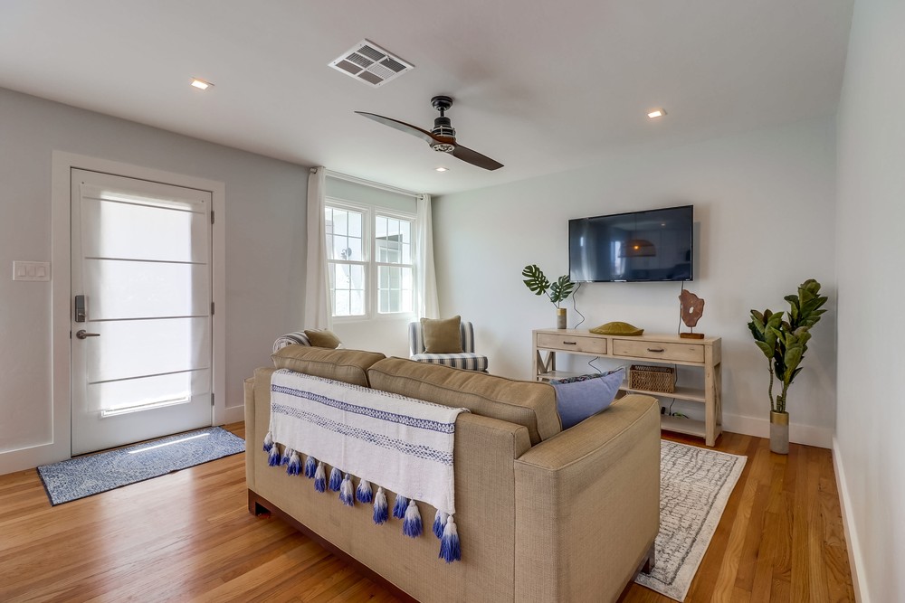 Virtual tour photo 14 of 25 for 720 Wilbur Ave