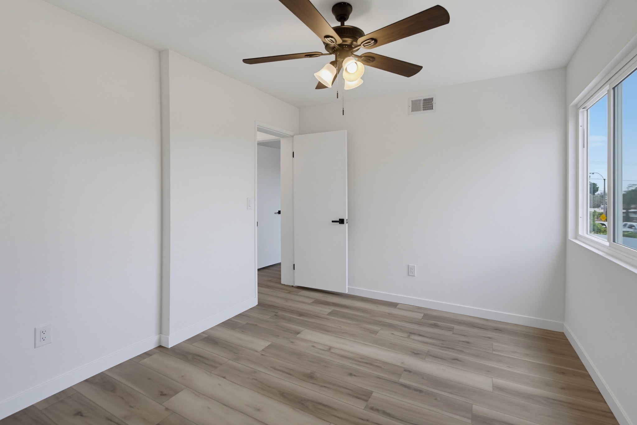 Virtual tour photo 33 of 45 for 7200 Melody Ln