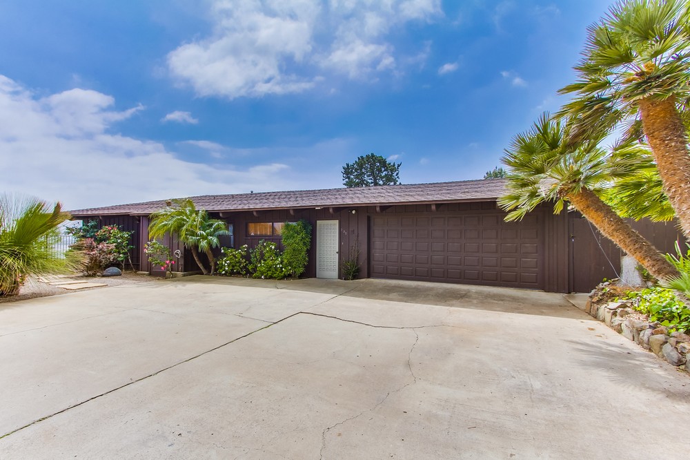 Virtual tour photo 1 of 50 for 721 Golden Park Avenue