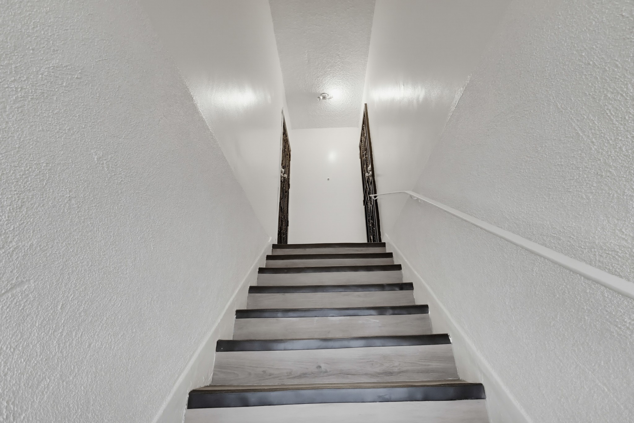 Virtual tour photo 9 of 118 for 721 W 54th St