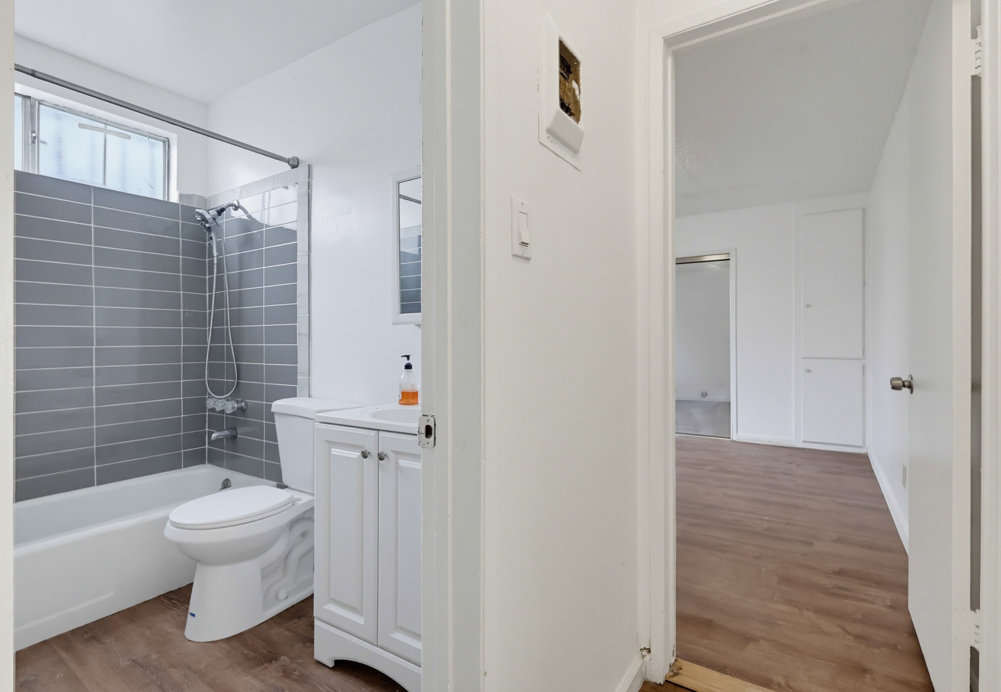 Virtual tour photo 24 of 118 for 721 W 54th St