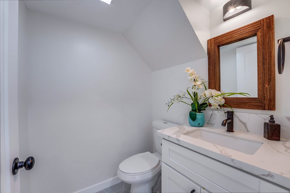 Virtual tour photo 29 of 64 for 7211 Hamlet Ave