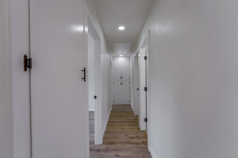 Virtual tour photo 32 of 64 for 7211 Hamlet Ave