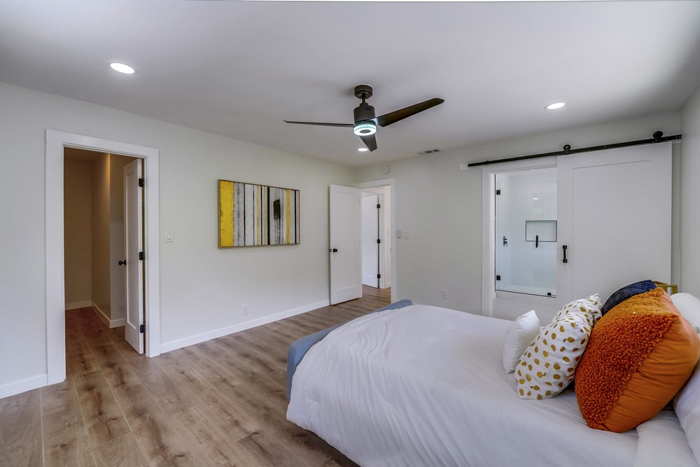 Virtual tour photo 36 of 64 for 7211 Hamlet Ave