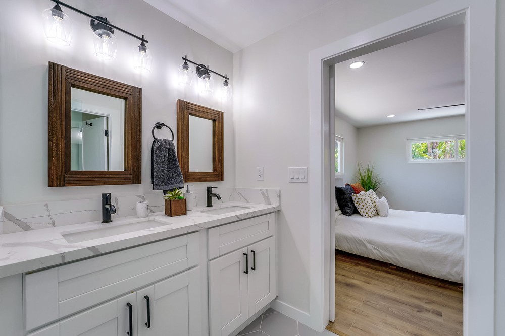 Virtual tour photo 39 of 64 for 7211 Hamlet Ave